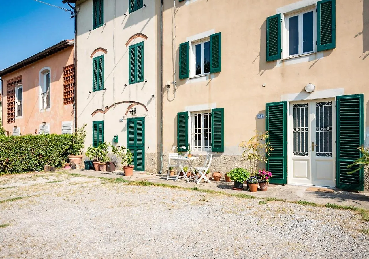 La Dimora Di Corte A Lucca Apartment Homestay